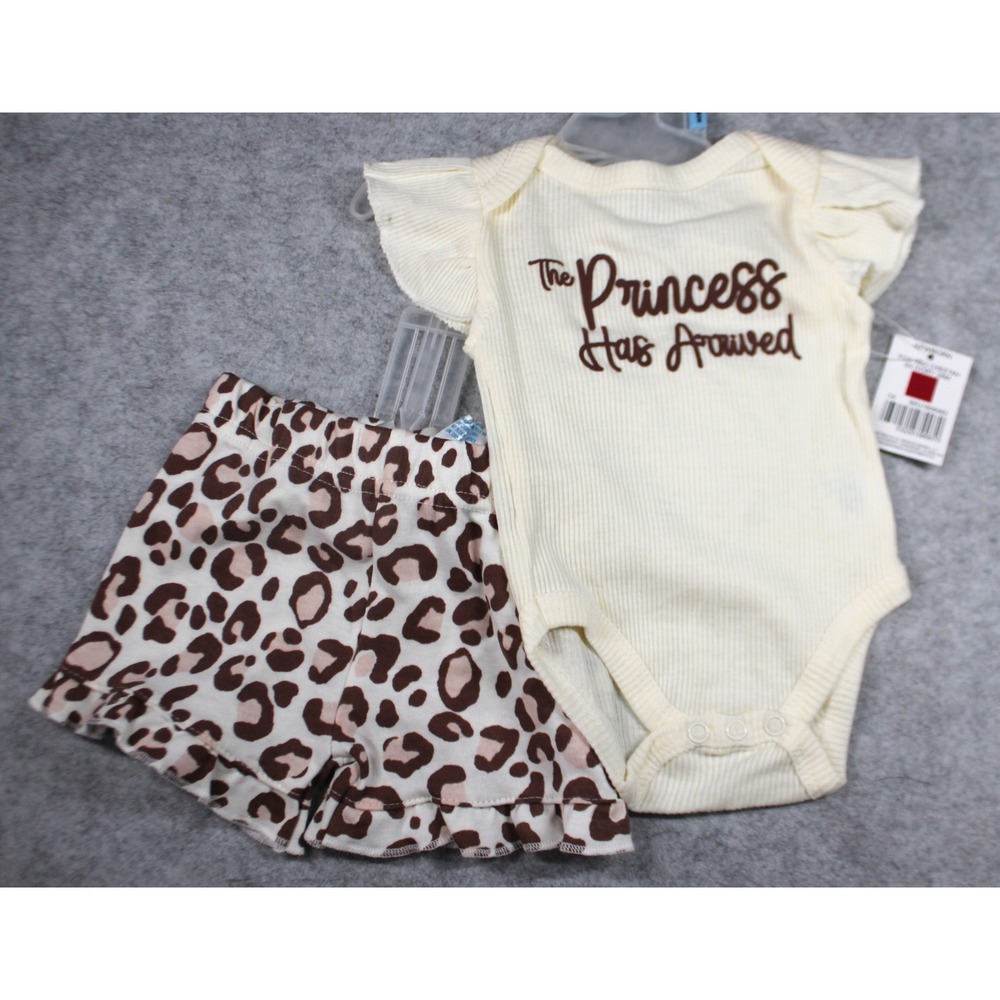 Girls 2 pc outfit shirt and shorts kidgets size 3/6 months
